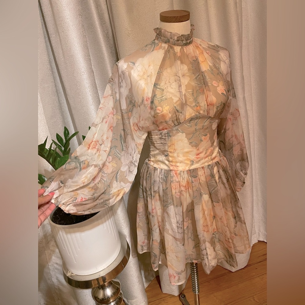 Floral dress with Open back and wide sleeves from “One Pretty Time”.